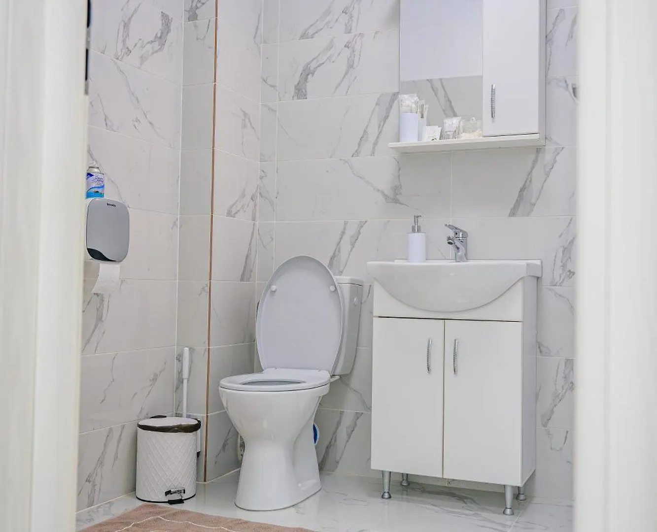 Fundeni Studio Modern Bucureşti 0*,  România